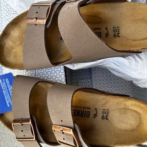 Brand NEW Mocca “Birkenstock.” NEW in Original Box 📦